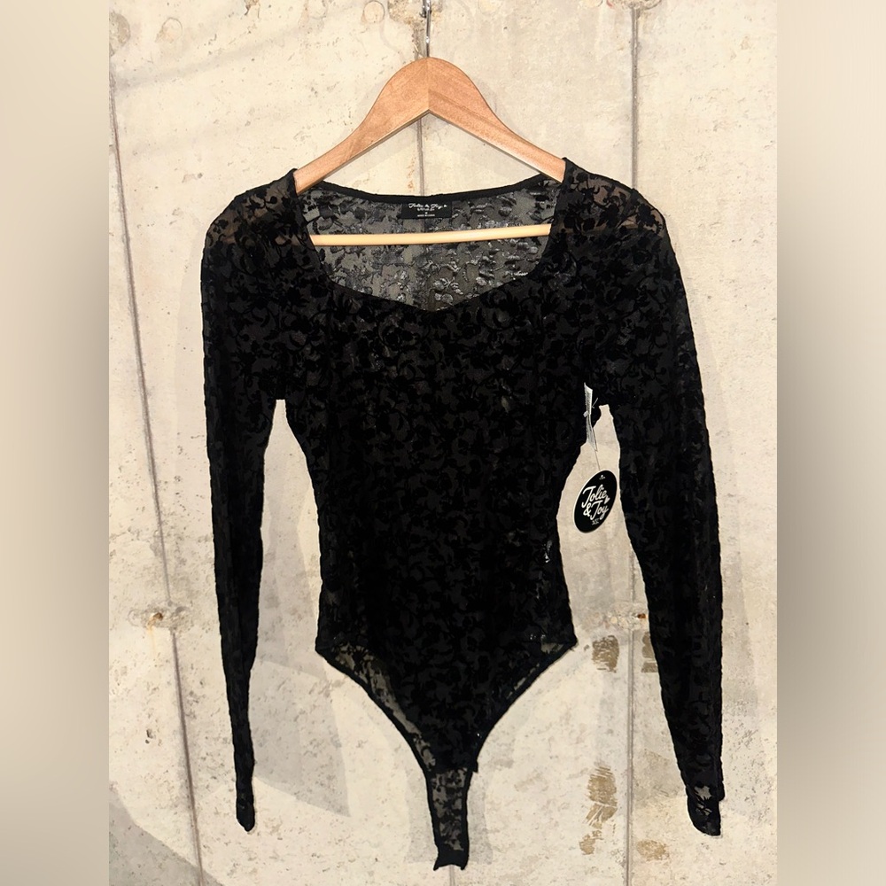 Jolie And Joy Black Sweetheart Neckline Floral Bodysuit Size M NWT
